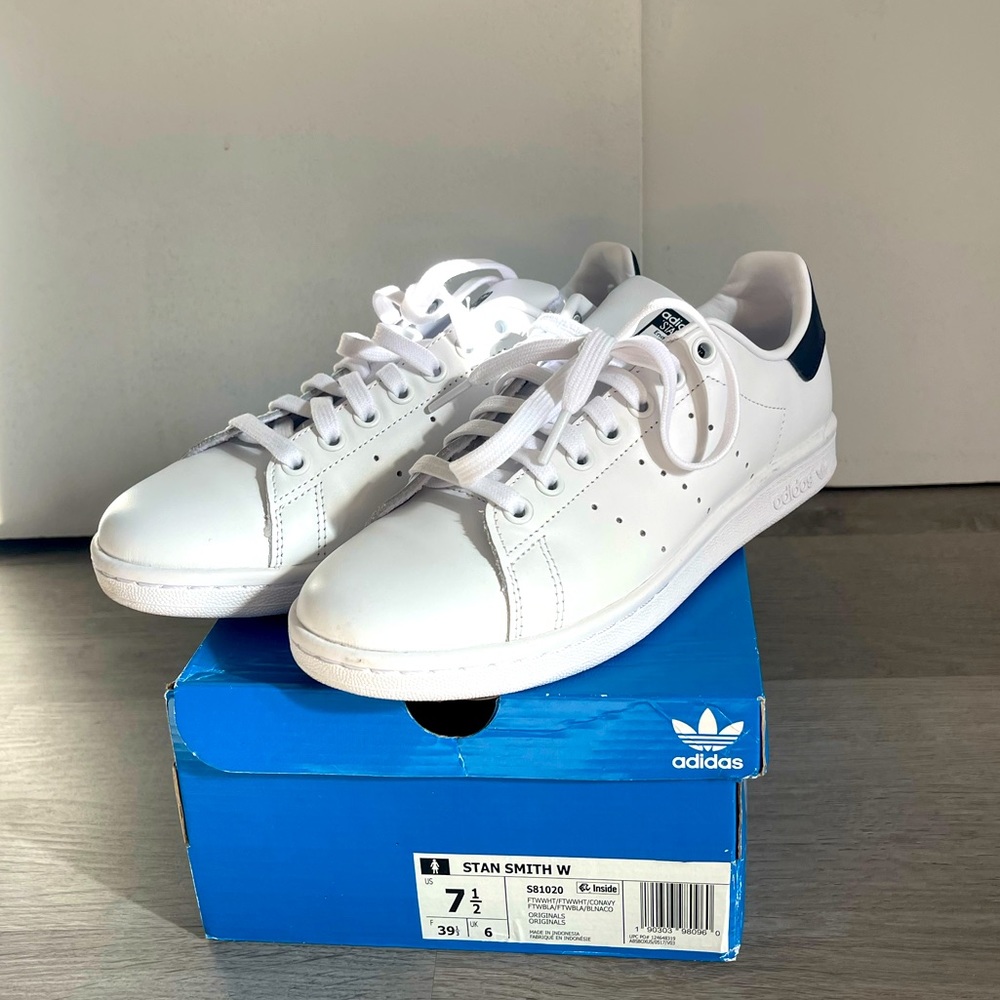 STAN SAM SHOES Brand: Adidas Size:7 1/2 Color: White and Navy
